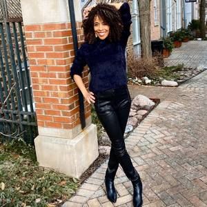 Meet your Posher, Dena